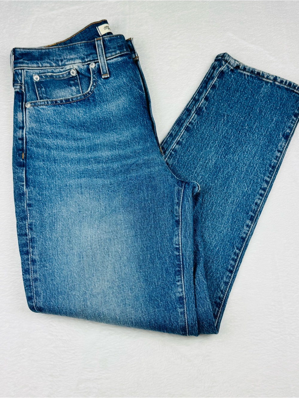 Madewell the perfect vintage jeans size 29. Great preowned condition.